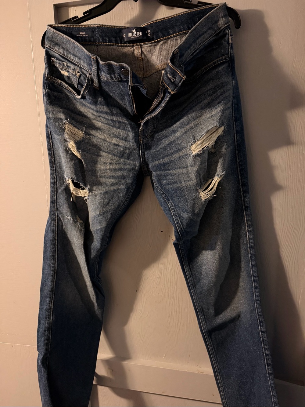 Hollister Men's Distressed Dark Blue Skinny Jeans 31 x 32